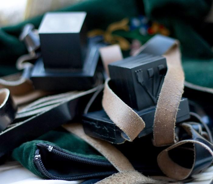 Judaica in Art – the shape of tefillin and its meaning
