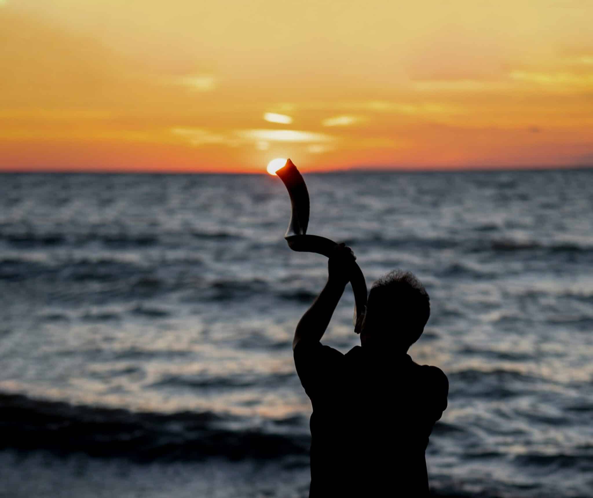 Judaica in Art – The Design of the Rosh Hashanah Shofar