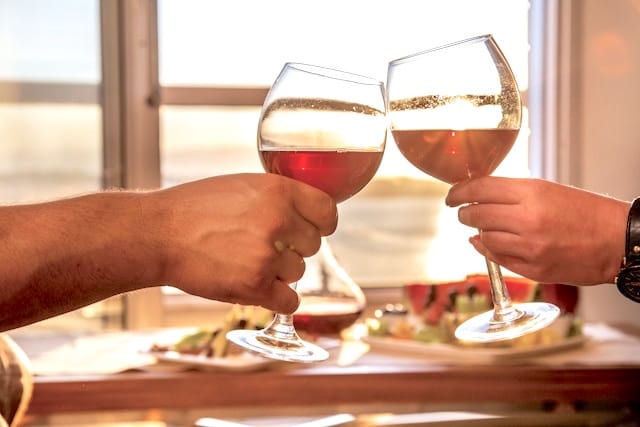 wine glasses blush rose wine