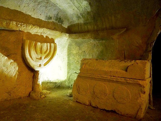 menorah cave of sarcophagi, history of jewish art