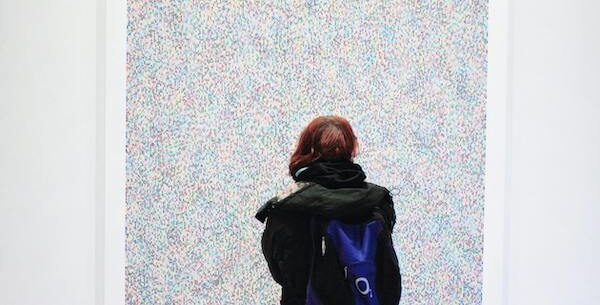 woman looking at a painting in an art gallery. How to choose the perfect painting.